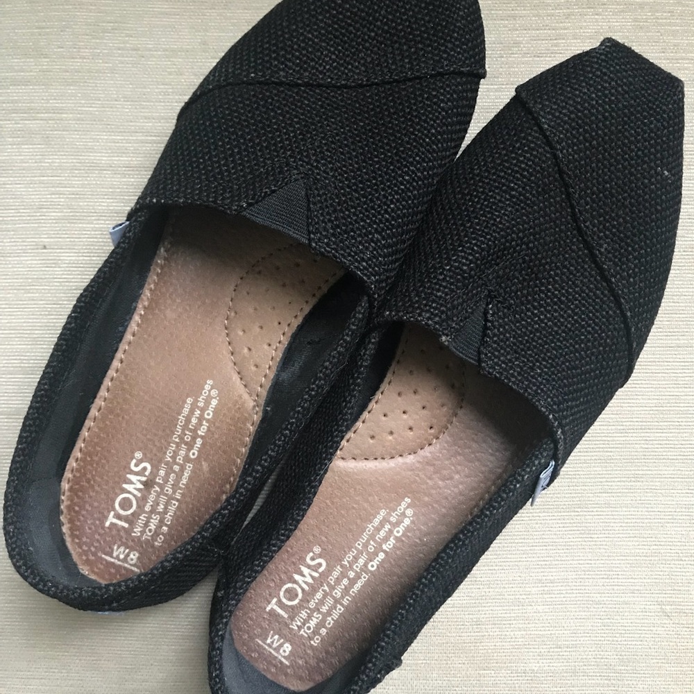 NWOT Black Burlap TOMS Sz 8